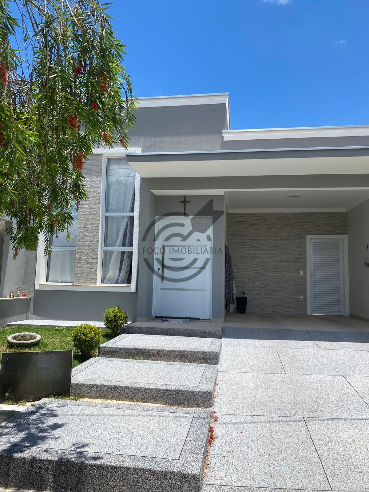 Casa com 3 suítes em condomínio