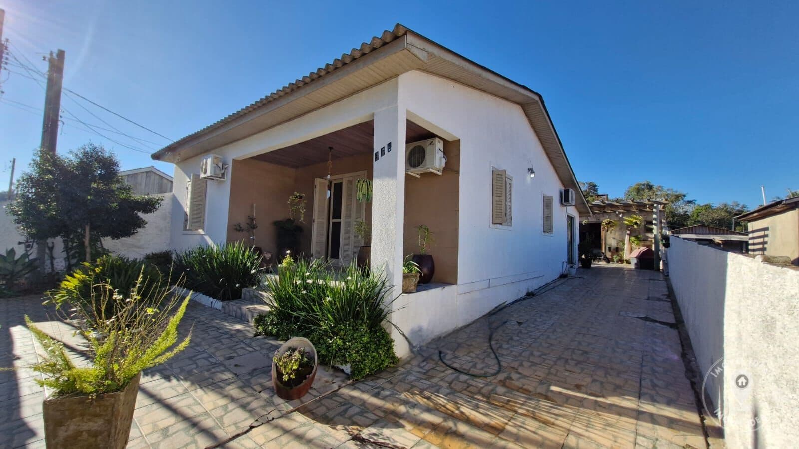 Casa 3 dormitórios com Piscina, Pátio Individual, Amplo Salão com Churrasqueira - Fiuza em Viamão/RS