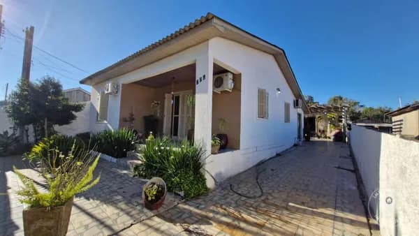 Casa 3 dormitórios com Piscina, Pátio Individual, Amplo Salão com Churrasqueira - Fiuza em Viamão/RS