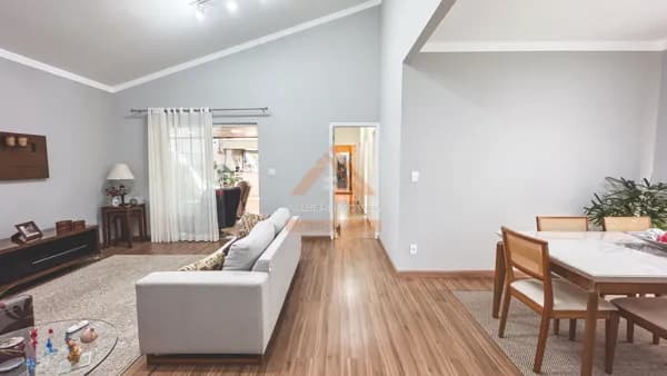 Casa alto padrão à venda no Condomínio Flamboyant - Araraquara-SP