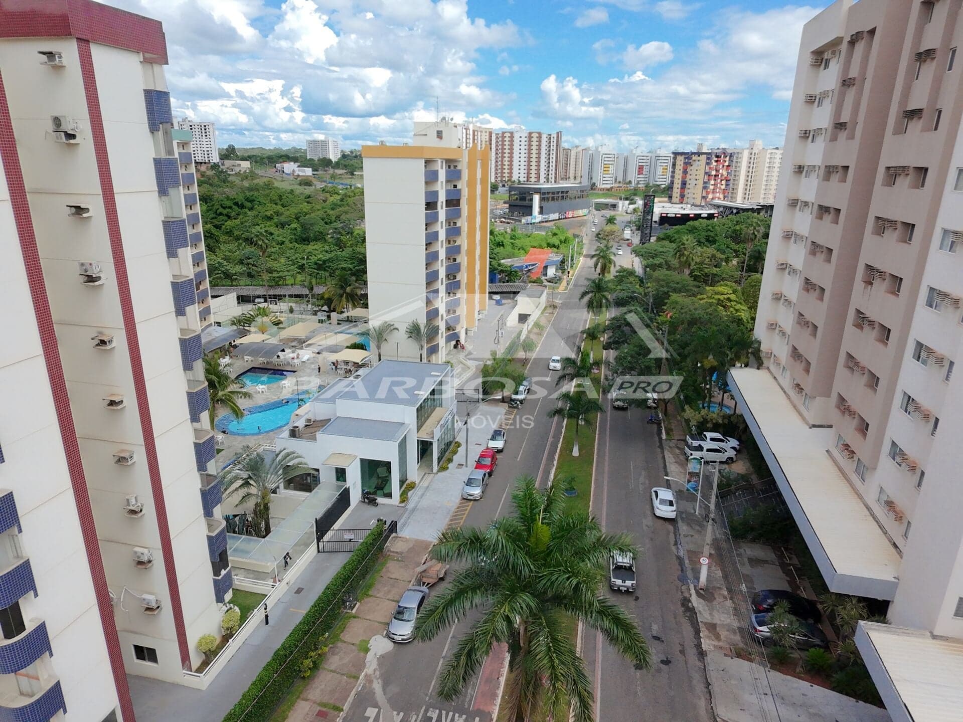 More ao lado do Singapura Shopping em Caldas Novas, apartamento de 3 quartos mobiliado com piscinas para venda
