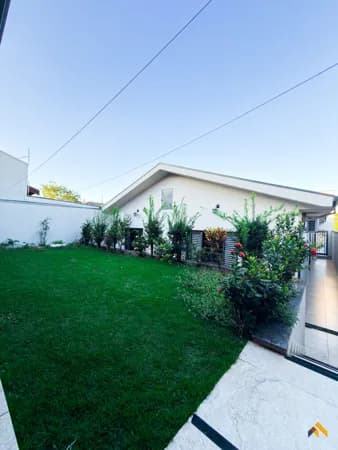 Casa à Venda no Jardim Ipiranga, Americana — Localização Privilegiada a Poucos Passos do Jardim Botânico