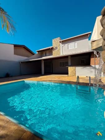 Casa à venda no Dona Regina, em Santa Bárbara d’Oeste — R$849.900 - 3 quartos, piscina e 4 vagas