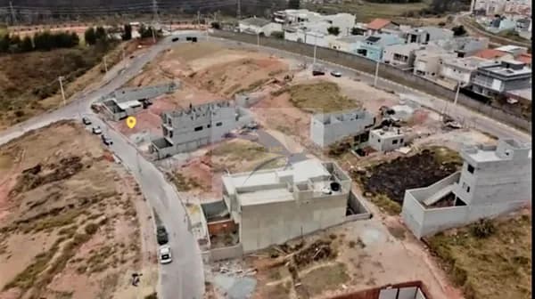 Terreno com 150m² e projeto