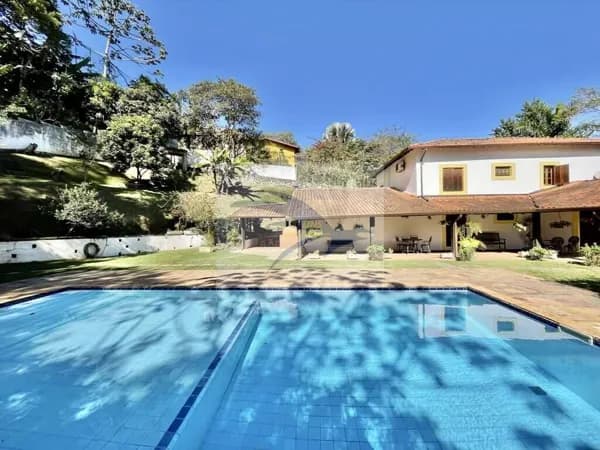 Casa rústica em condomínio Embu das Artes
