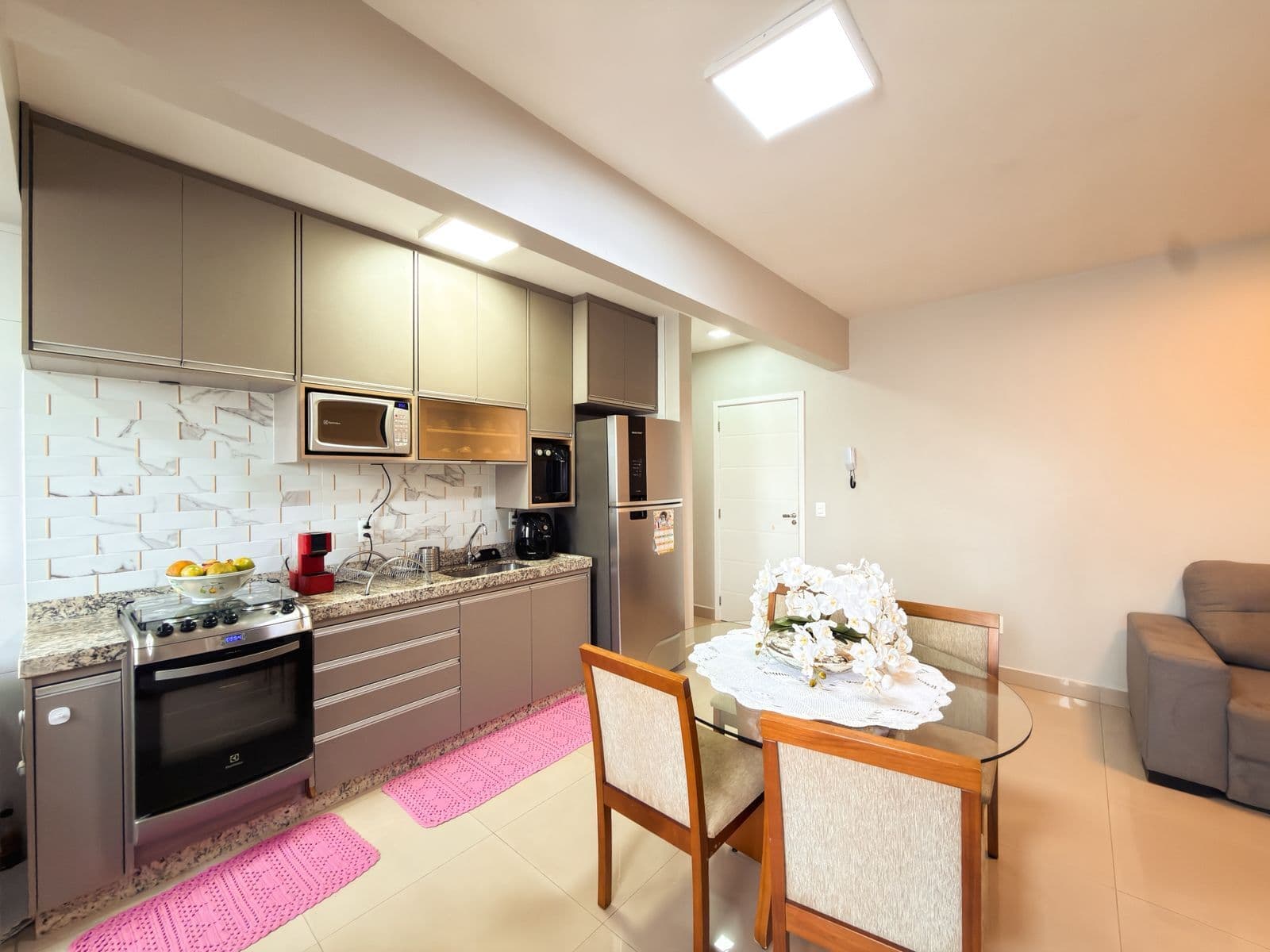 🔅 Apartamento todo montado com armários - 2 quartos (suíte) - 2 elevadores - no coração do Santa Mônica.