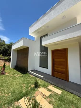 Casa com 3 quartos e piscina no condomínioVale do Luar