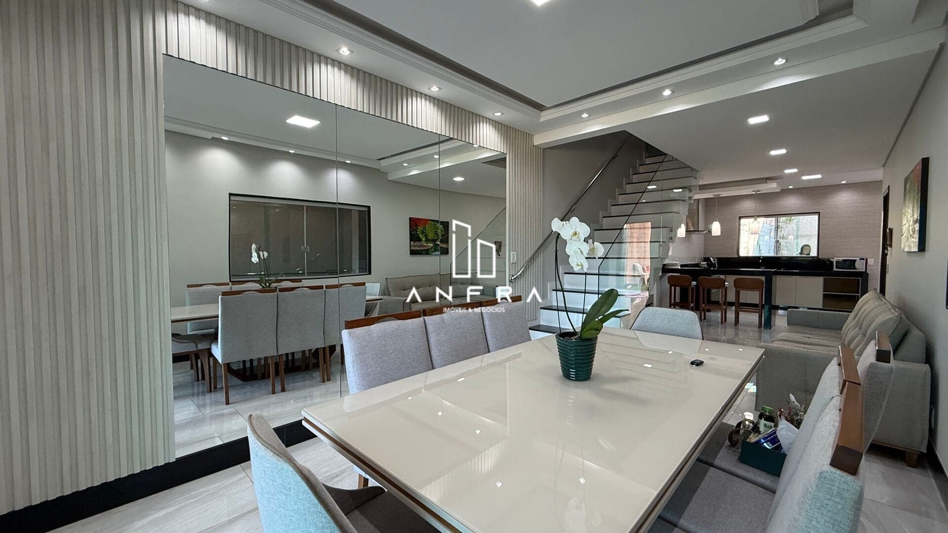 Casa no 3 Qts e 2 vagas no Masterville, em Sarzedo