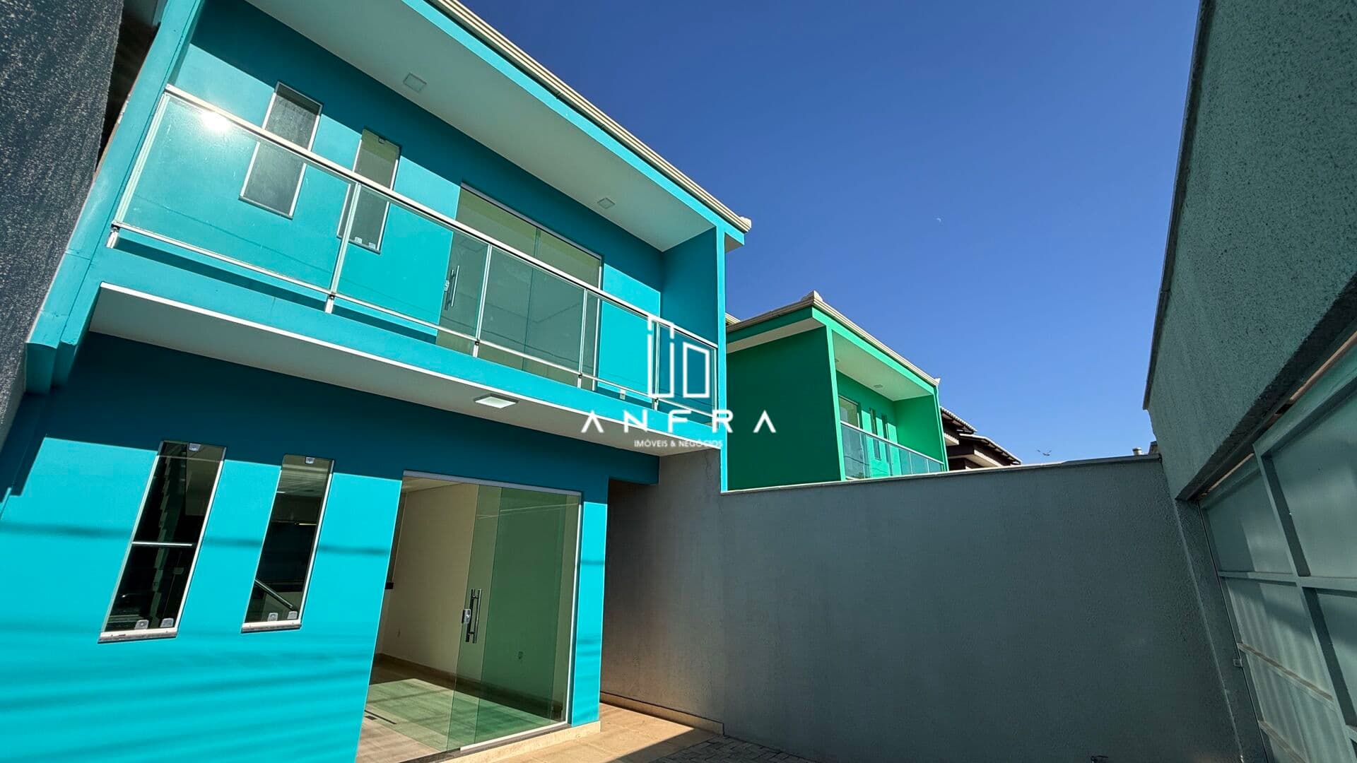 Casa no Santa Rosa com 3 Qts (suíte com sacada) e 2 vagas