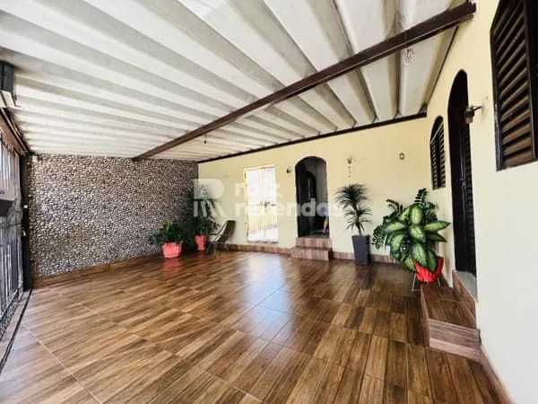 Casa à Venda no Setor Centro Oeste, Próxima à Av. Bernardo Sayão