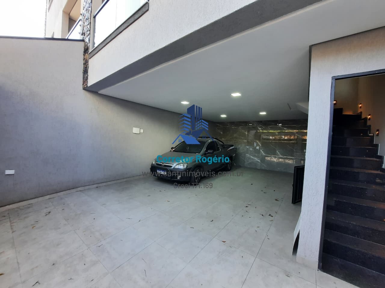 Belíssimo Sobrado com 03 quartos, (01 suíte) Fino acabamento, 04 Vagas + Portão eletrônico à venda em Santo André/SP