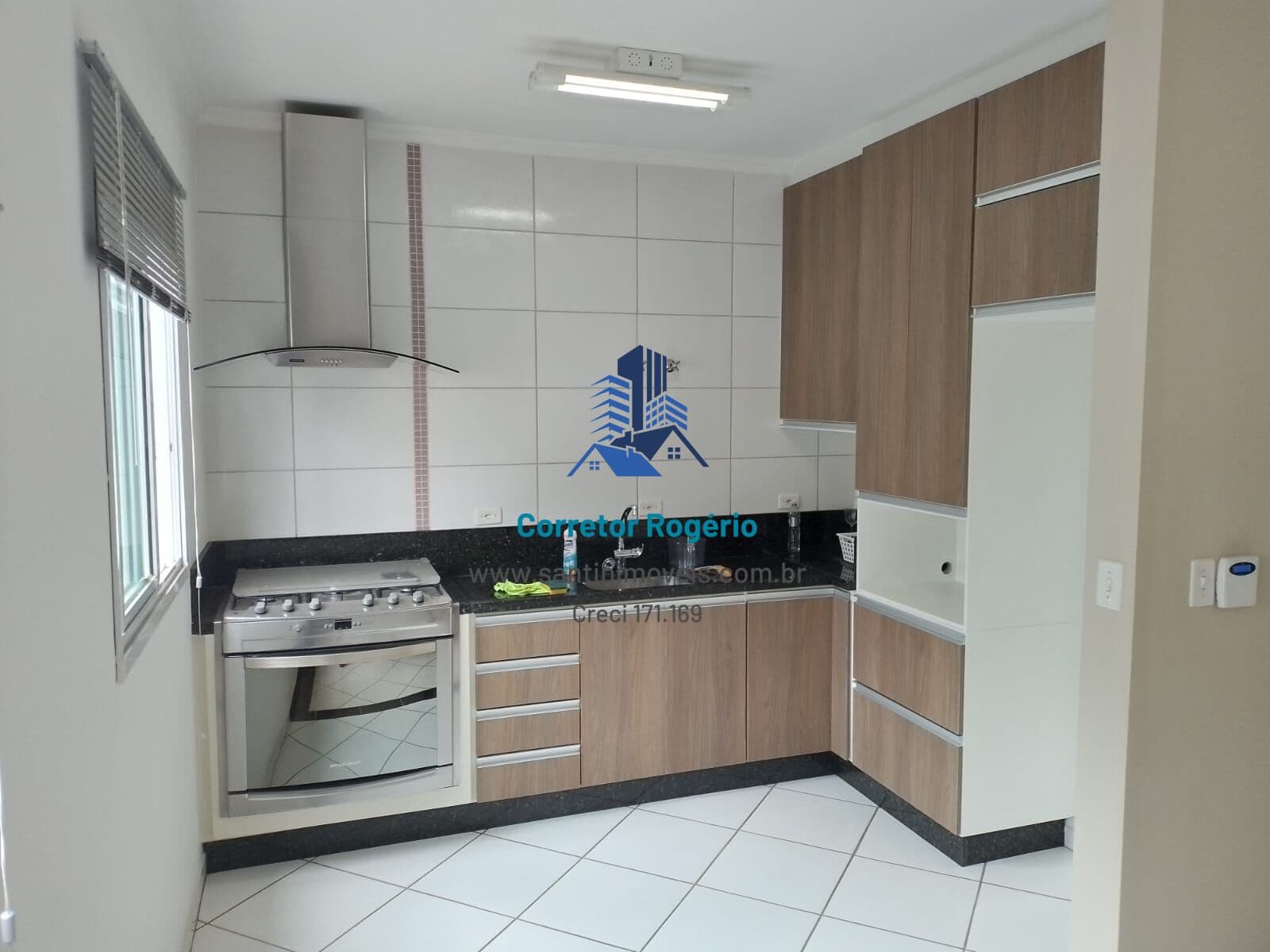Sobrado com 02 suítes, Cozinha planejada, Área de serviço com retrátil,04 vagas à venda em Santo André/SP