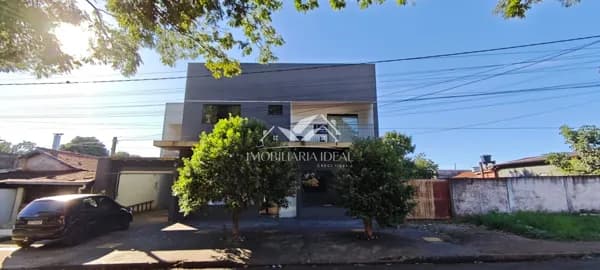 Prédio Comercial e Apartamento