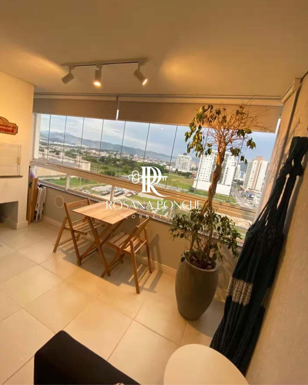 Apartamento 2 dormitórios, sendo 1 suíte, porteira fechada em Pagani, Palhoça/SC