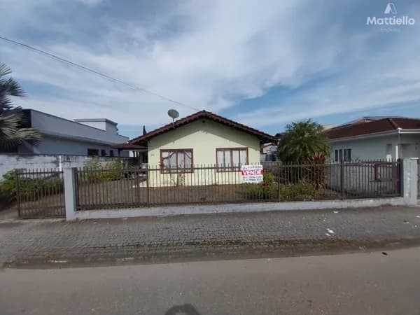 Casa com 03 quartos, bairro Floresta, Joinville -SC
