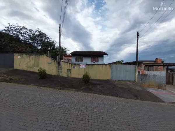 Casa Mista com Galpão e estrutura para marcenaria