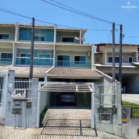 Sobrado geminado com 170 m2 com 3 quartos sendo 1 suite, excelente localização