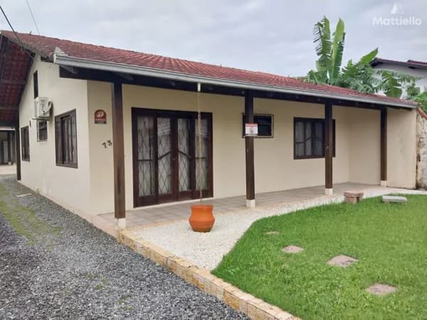 Casa averbada com suíte + 2 quartos.