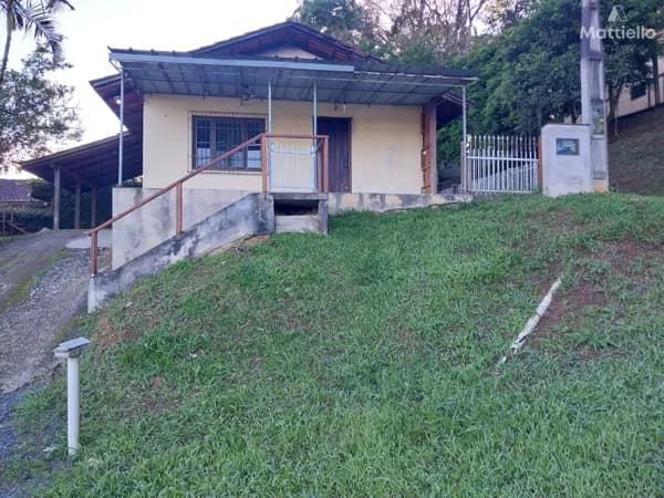 Casa com 02 quartos, bairro Santa Catarina Joinville.