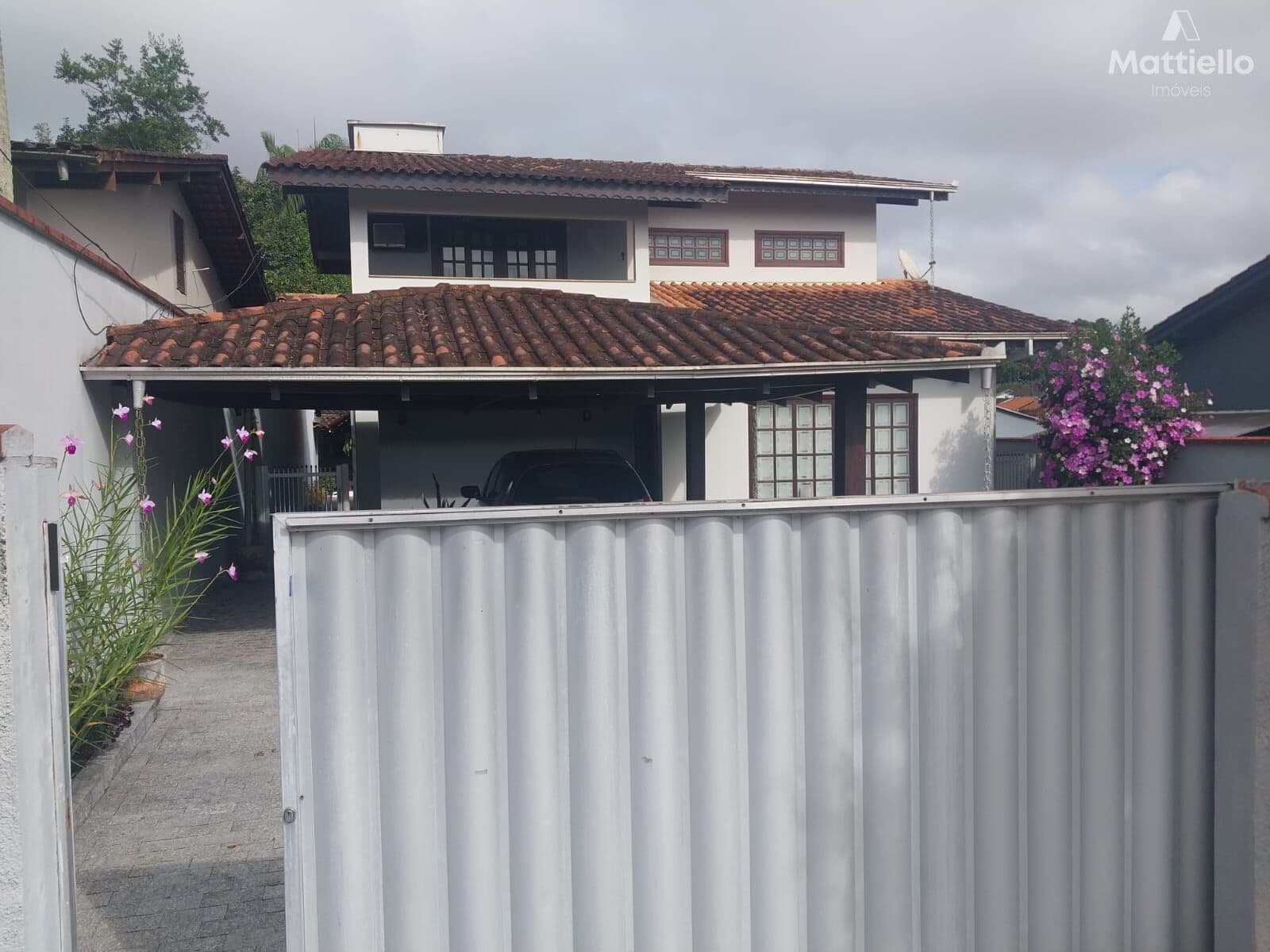Sobrado com 3 quartso, sendo 2 suites bairro Floresta, Joinville -SC