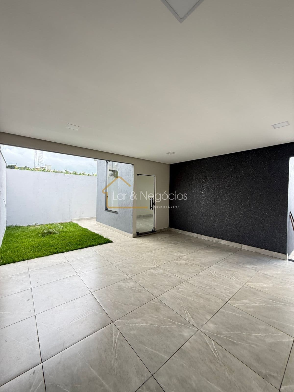 Casa Moderna no Afonso Queiroz | 2 Quartos, Fino Acabamento e Amplo Lote de 210m²!