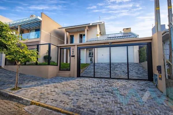 Casa Sobrado | Bairro Centenário