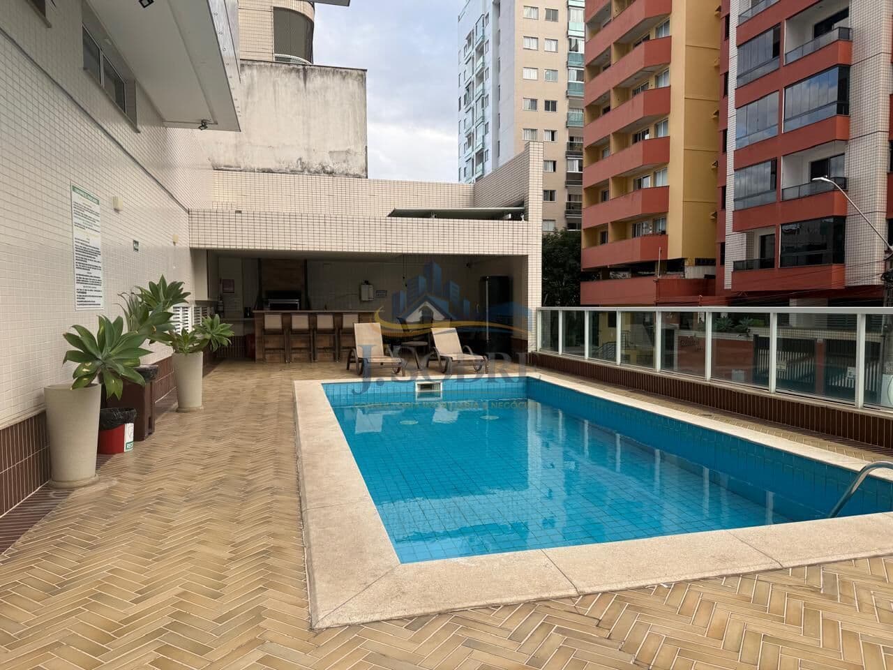 Apartamento Padrão na Praia da Costa.