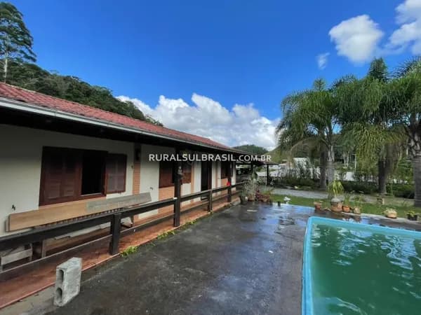 SC●CHÁCARA●1.245 M2●CASA, PISCINA, RIO, POMAR E +