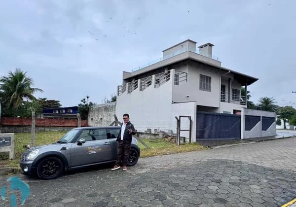 Casa de Alto Padrão com Vista para o Mar em Penha/SC