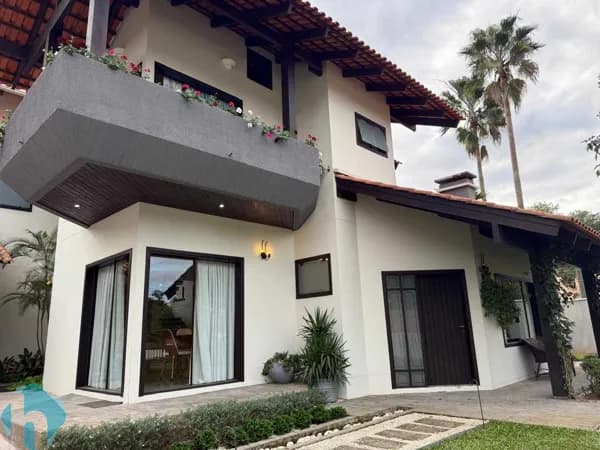 Residência Exclusiva com Amplo Espaço, Conforto e Sofisticação