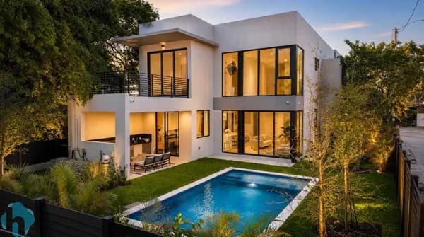 Casa contemporânea de alto padrão com piscina privativa em Miami e 372 m² de sofisticação e luz natural