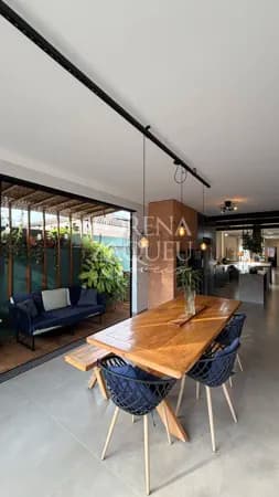 Casa térrea moderna e acolhedora no Condomínio Lago Azul em Araras/SP.