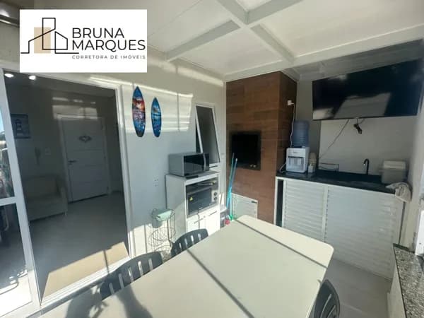 8 minutos de caminhada até a praia!