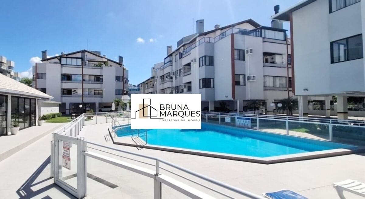 Atravessa a rua e está na praia!