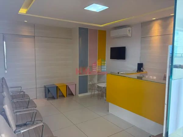 Sala completa, mobiliada e pronta para atendimento • West Clinical – Mossoró/RN
