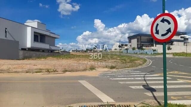 TERRENO DE ESQUINA COM VISTA LIVRE À VENDA NO ARBORAIS EM CAMPINAS/SP