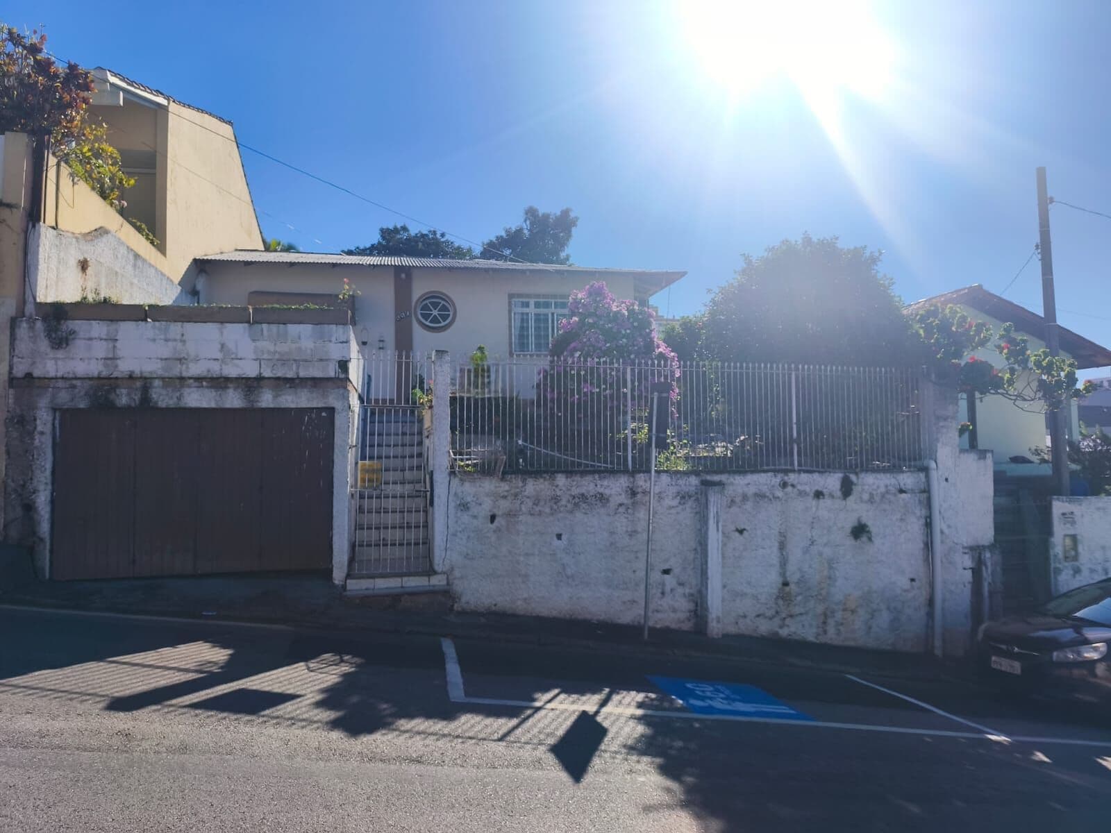 Casa 4 dormitórios com área construída de 197,72m² em barreiros