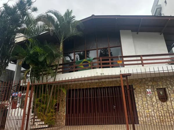 Casa sobrado 3 dormitórios 2 suítes em Florianópolis