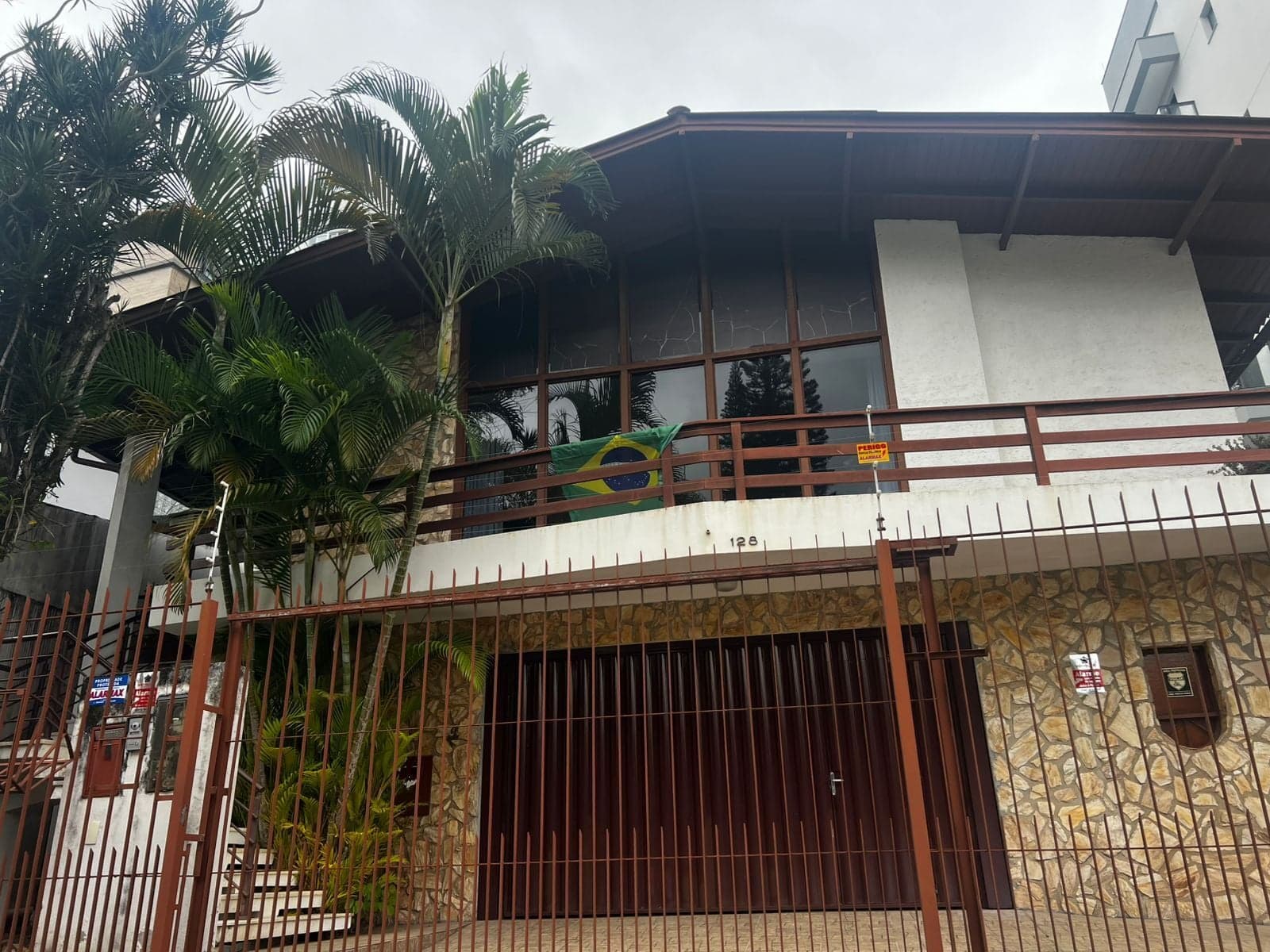 Casa sobrado 3 dormitórios 2 suítes em Florianópolis