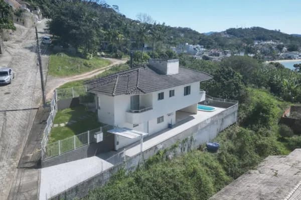 Casa encantadora perto do mar em ponta de baixo