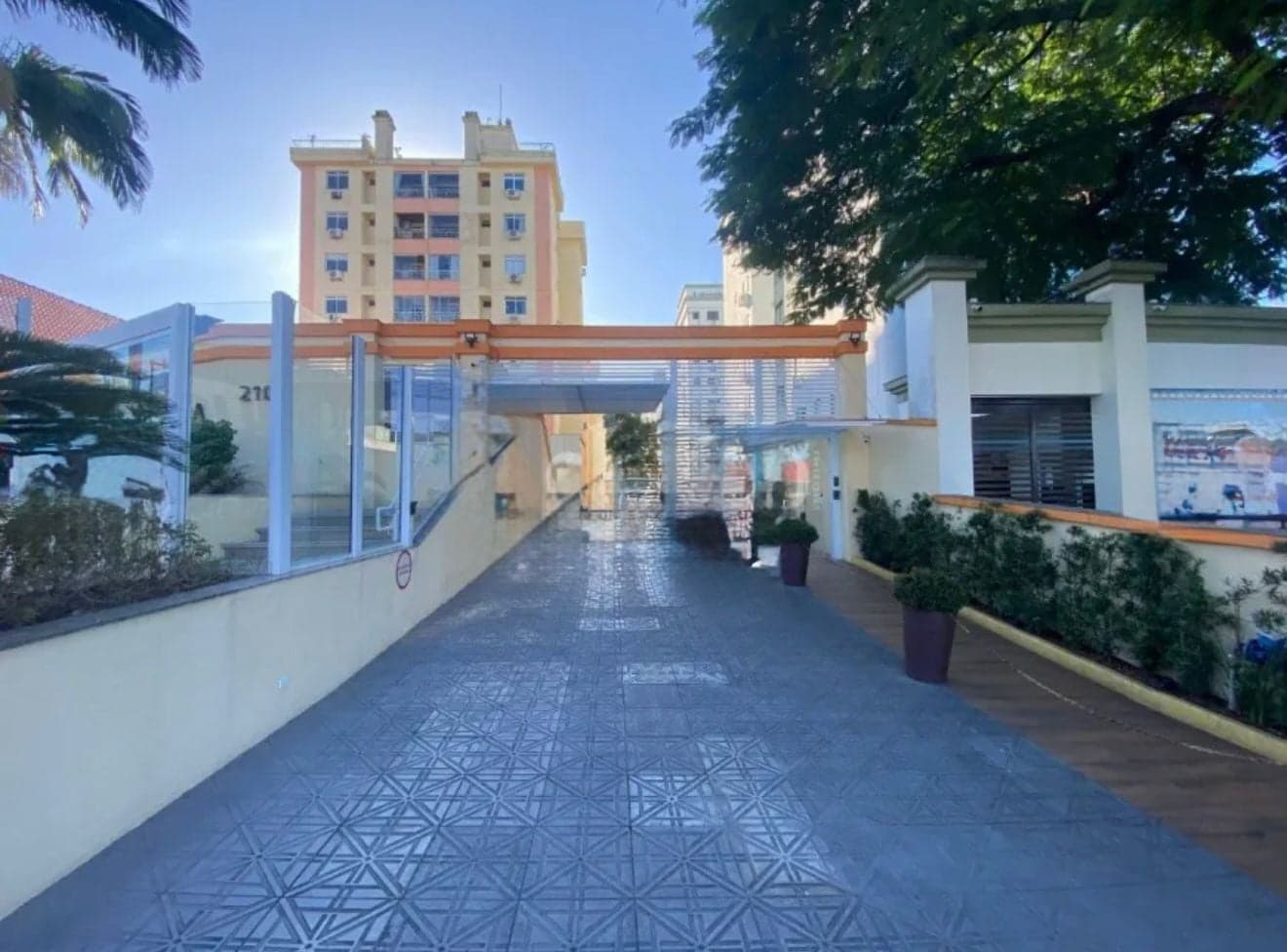 Apartamento 2 dormitórios com suíte em coqueiros