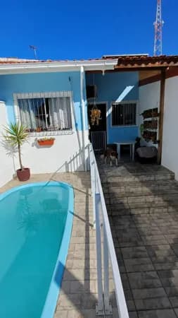 Casa geminada 2 dormitórios com piscina