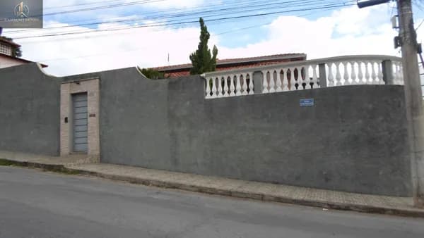 Casa em Santa Luzia - Santa Mônica