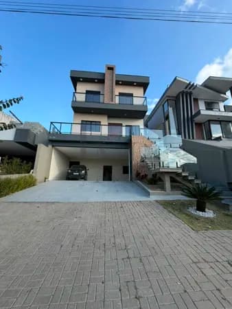 Casa Alto Padrão à Locação, Dentro do Condomínio Aruã Brisas