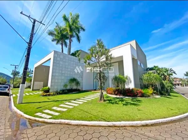 Mansão mobiliada à venda no Condomínio Acapulco – Guarujá/SP