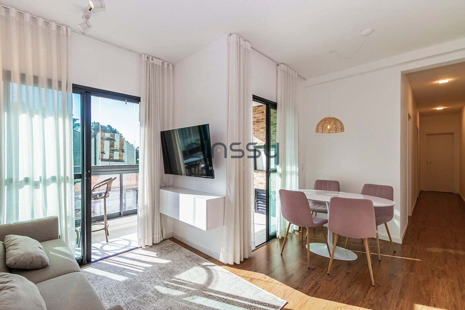 Apartamento semimobiliado I 2 Quartos I 2 vagas