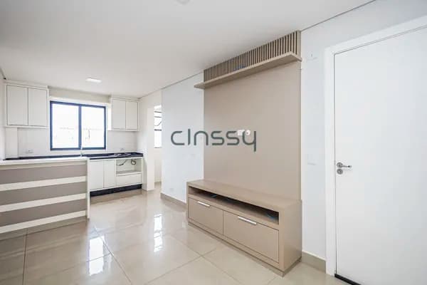 Apartamento térreo com sacada e churrasqueira + 2 vagas de garagem em Colombo