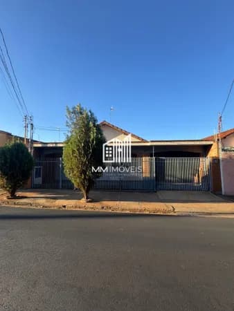 Casa para locação no centro!