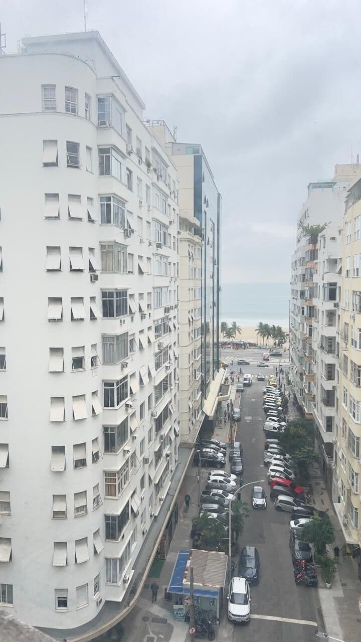 Apartamento com quarto e sala, com vista mar, andar alto, vista indevassável, em Copacabana, Rio de Janeiro/RJ