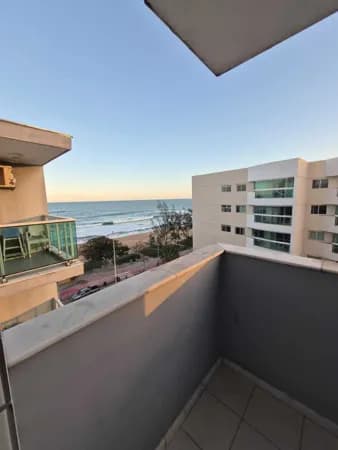 Flat para aluguel mobiliado e equipado no Residencial San Diego, com varanda vista mar, andar alto, Praia do Pecado, Macaé/RJ